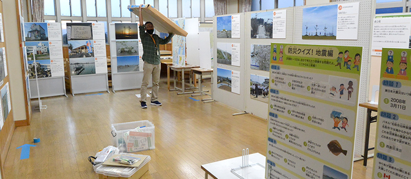 三島市立佐野小学校で東日本大震災写真展